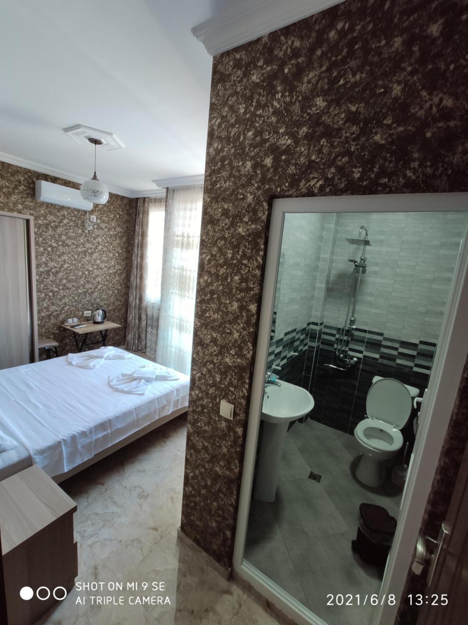 Hotel Vaxx Batumi Room photo