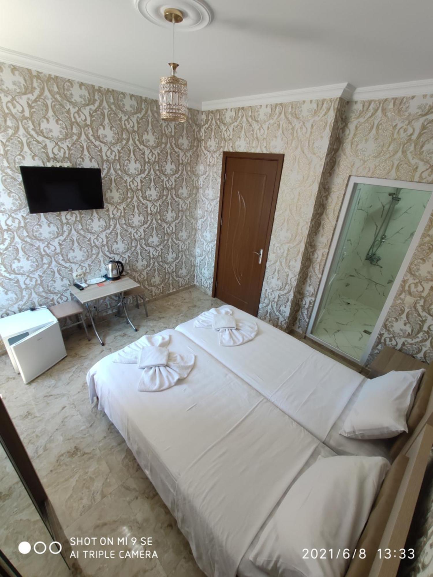 Hotel Vaxx Batumi Room photo